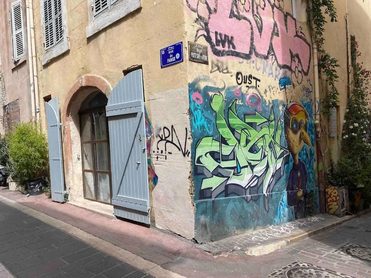 Chez Serge Marseille 0*,  France